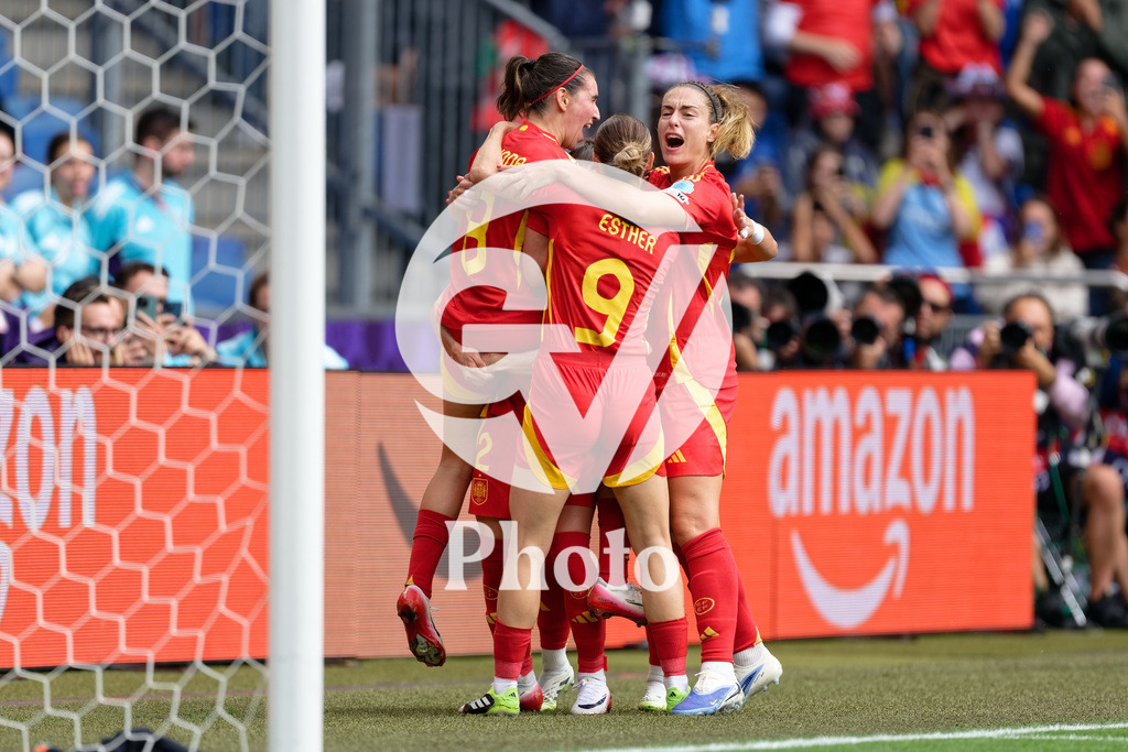 England v Spain - UEFA Women's EURO 2025 Final | BASEL, SWITZERLAND - JULY 27:  Mariona Caldentey of Spain celebrates after scoring her team's first goal with teammates during the UEFA Women's EURO 2025 Final match between England and Spain at St. Jakob-Park on July 27, 2025 in Basel, Switzerland. (Photo by Giuseppe Velletri/Sports Press Photo/Getty Images)