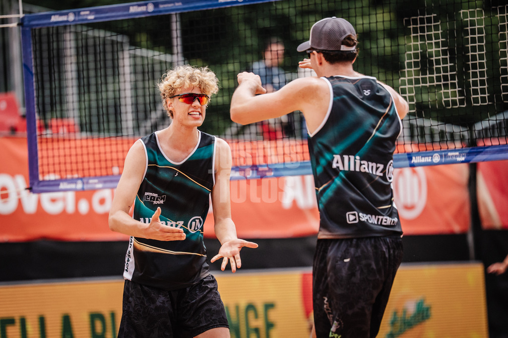 Beachvolleyball | Männer | Allianz German Beach Tour 2025 | Tourstop München | 10.07.2025 | v.l. Tamo Wüst und Tristan Fröbel jubeln