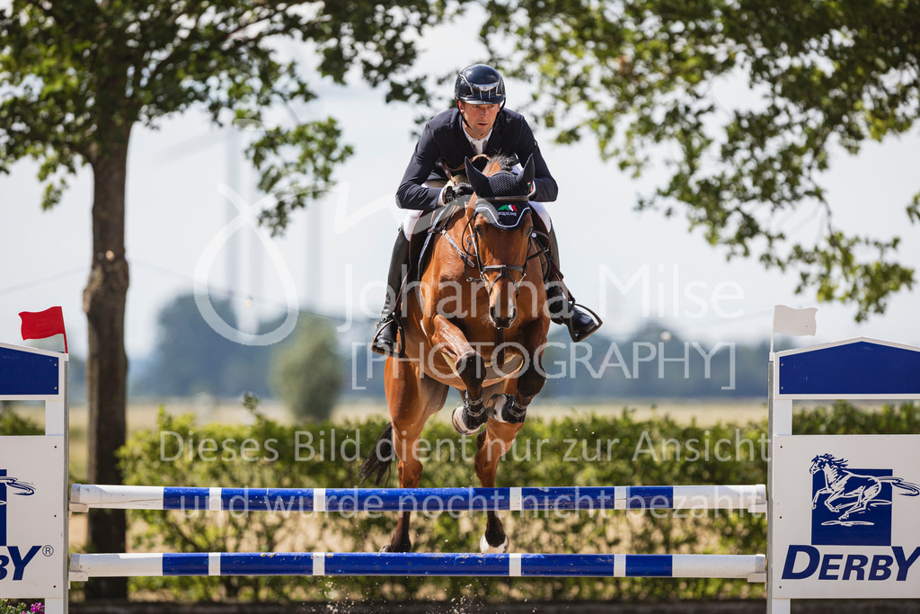 240614_Lemwerder_SprPf-M-180 | Deine schönsten Turniermomente als professionelle Fotos! Entdecke hochwertige Pferdesport-Fotografie im Online-Shop. Jetzt Fotos finden & bestellen!