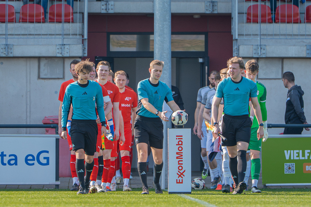Fußball I Herren I Saison 2025-2026 I Bezirksliga Weser-Ems 4 I 24. Spieltag I VFL Oythe - SV Thüle I 220002.03.2026 | jns.sportfotos - Realisiert mit Pictrs.com