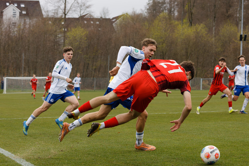 20260412-FCHS04_132 | 1.FC Heidenheim 1846 vs. FC Schalke 04, Fußball, U19, A-Junioren, NWL, U19-DFB-Nachwusliga, 2025/2026, 8. Spieltag, 12.04.2026 in Heidenheim, Walter-Birkhold-Jugendstadion (Foto: Michael Bulling) - Realisiert mit Pictrs.com