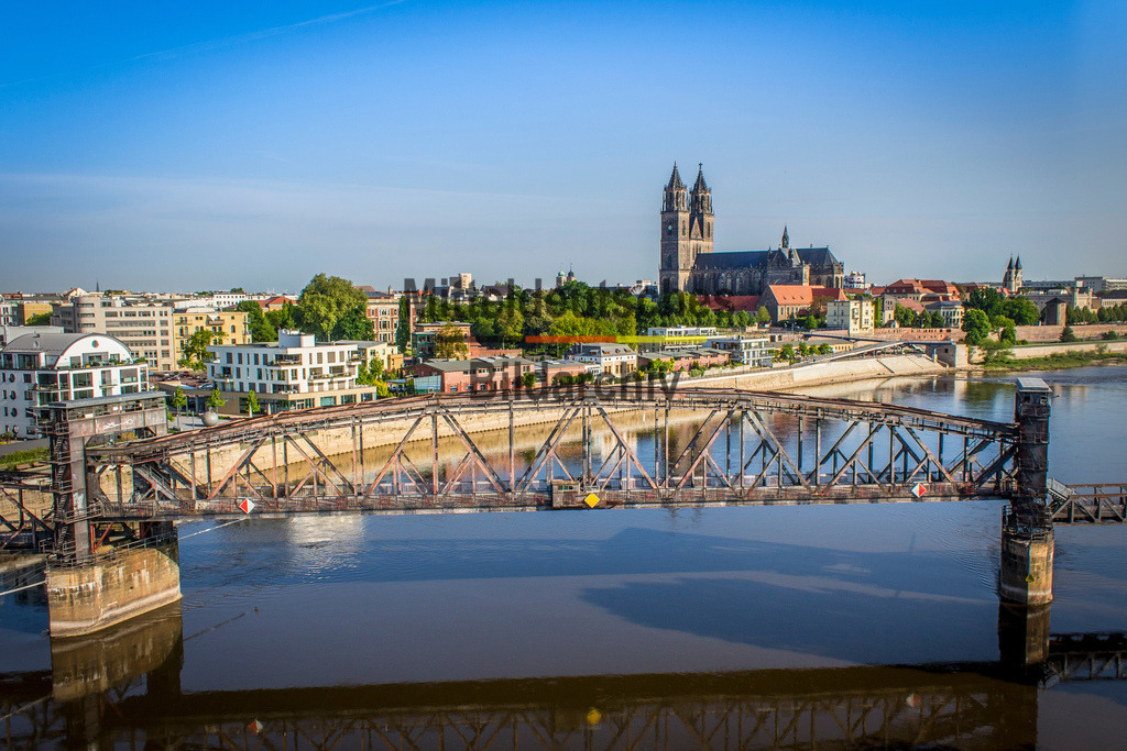 Luftbild Magdeburg Hubbr_1_4cke Sternbrüke Strombrücke Dom-1923 | Elbe bei Magdeburg, Hubbrücke - Realisiert mit Pictrs.com