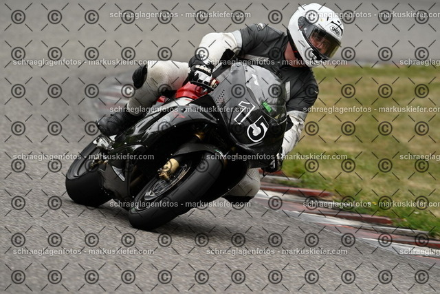 25bt02-1322 | markuskiefer.com - Realisiert mit Pictrs.com