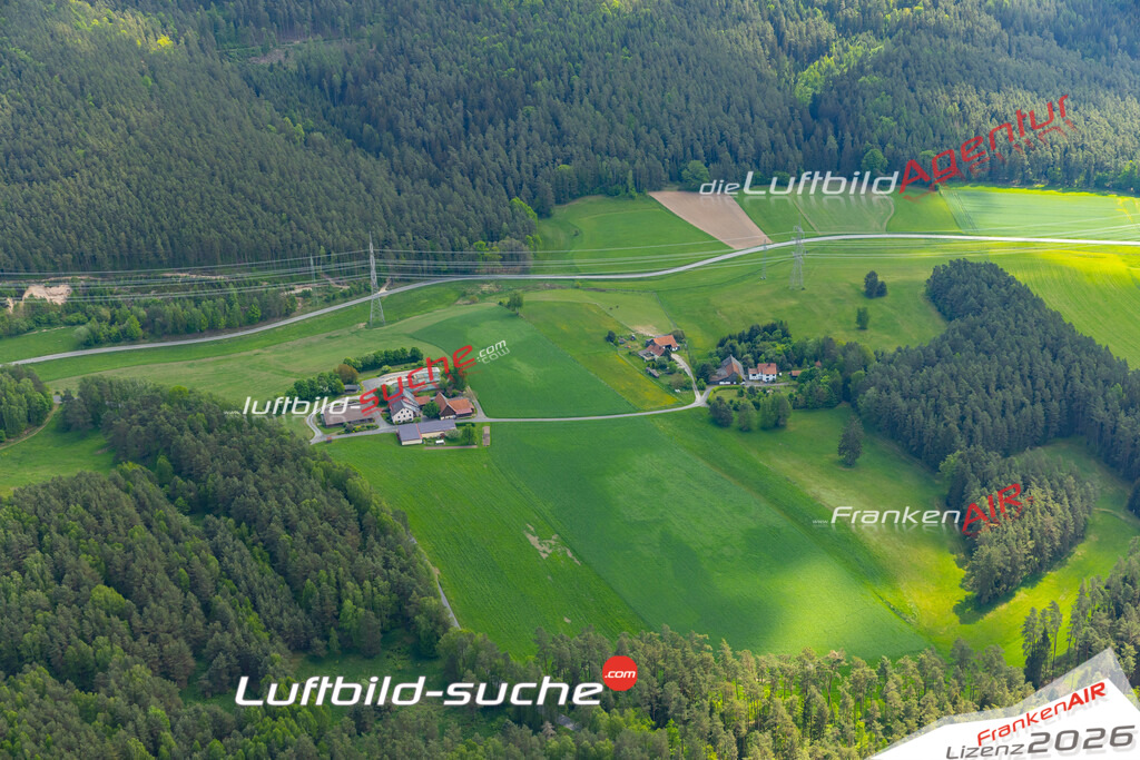 Die Luftaufnahme Krötendorfswustung - Mitwitz wurde 2022 vom Flugzeug aus (keine Drohne) erstellt. Hohe Auflösung -für große Poster und Wandbilder geeignet - Garantiert!