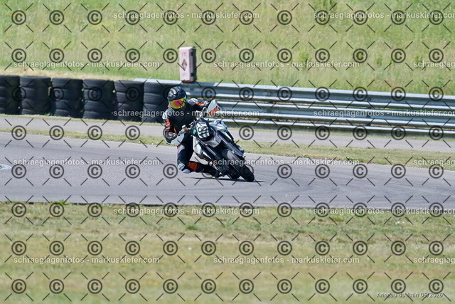 26BT02-1012 | markuskiefer.com - Realisiert mit Pictrs.com