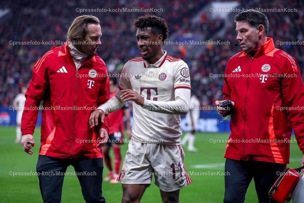 UCL11032502430 | 11.03.2025, Fußball, UEFA Champions League, Bayer 04 Leverkusen - FC Bayern München, Achtelfinale Rückspiel, BayArena, Saison 2024 2025: Kingsley Coman (FC Bayern #11) muss medizinisch behandelt werden und verlässt mit Schmerzen verletzt das Spielfeld VerletzungDFB regulations prohibit any use of photographs as image sequences and or quasi-video.