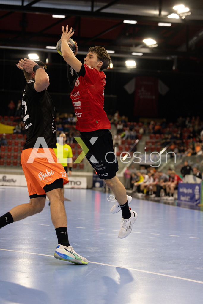 Handballen I Herren I Saison 2025-2026 I Quickline Handball League 2026 | Men I 18. Spieltag I Pfade Winterthur - Kadetten Schaffhausen I 20.12.2025 | 5 Tiago Cuencas (Pfadi Winterthur) – Rückraum mitte - Realisiert mit Pictrs.com