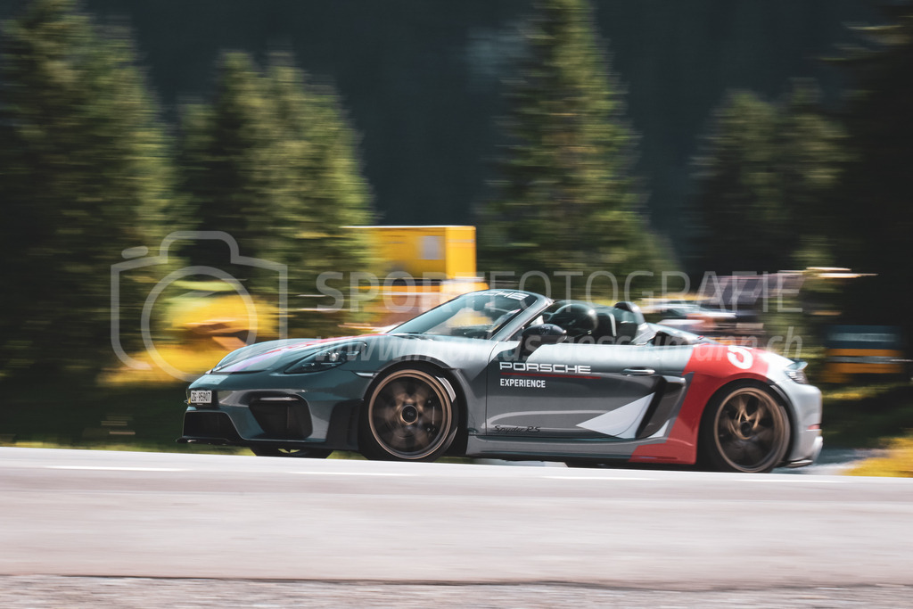 21. Arosa ClassicCar 2025 - 6. =September= 2025 | Renntaxi am Arosa ClassicCar..@arosaclassiccar, @arosa.official, #arosaclassiccar, #arosa, #76curves, #classiccarBild: Sportfotografie Markus Aeschimann | www.markus-aeschimann.ch - Realisiert mit Pictrs.com