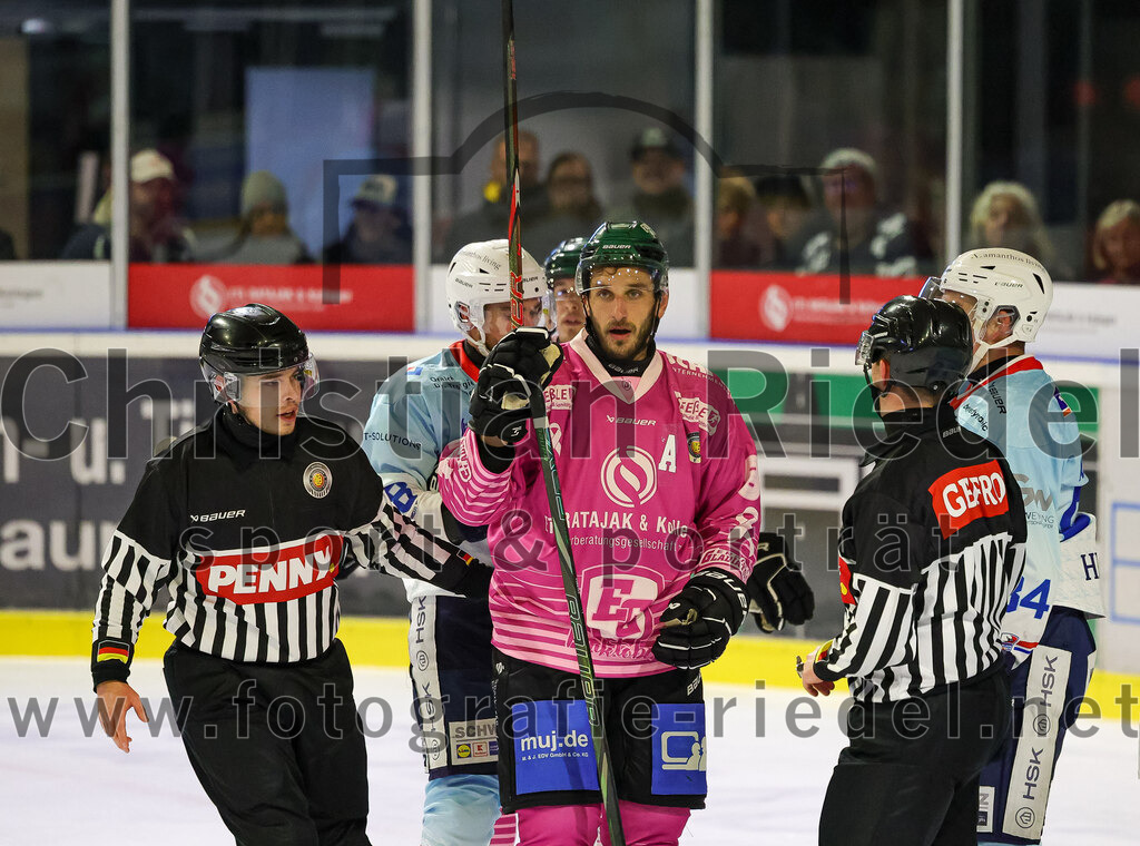 2025-10-05_142_TSV_Erding_gegen_Heilbronner_Falken | Erding, Deutschland, 05.10.2025:Eishockey, Oberliga Süd 2025 / 2026, 6. Spieltag, TSV Erding gegen Heilbronner Falken, Endergebnis: 3:1Maximilian Forster (Erding Gladiators, #81)Foto: Christian Riedel / fotografie-riedel.net