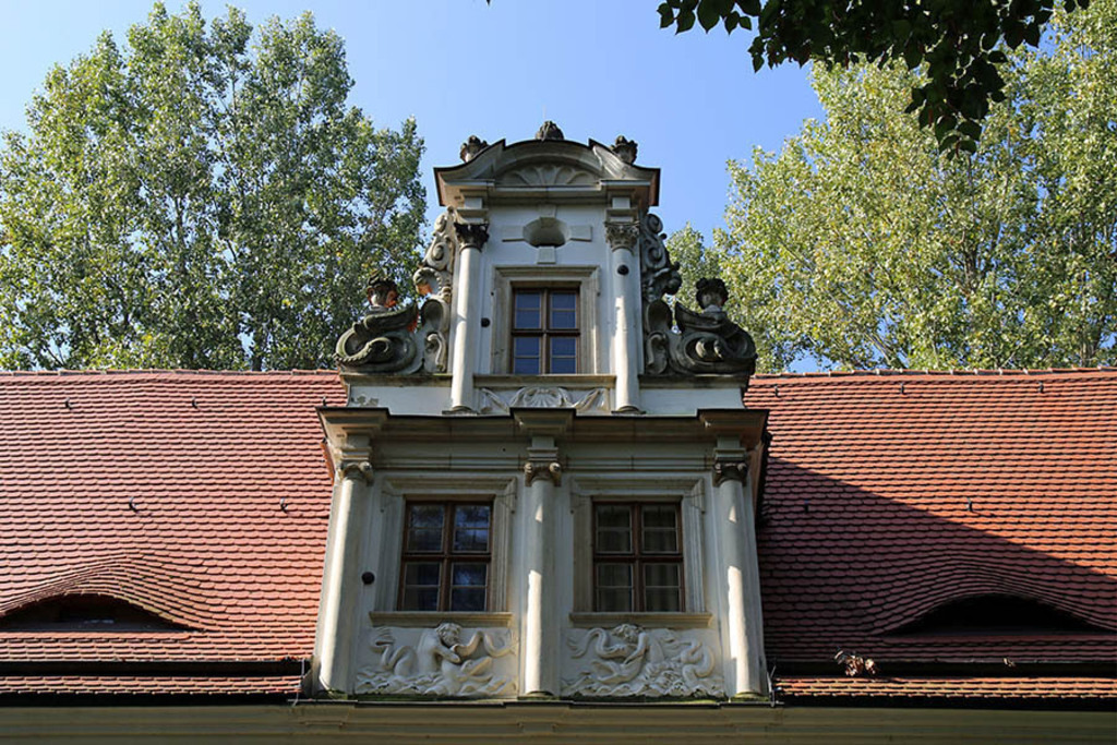 Torhaus Dölitz | Das Team hinter BILDLEXIKON LEIPZIG bündelt historische wie aktuelle Informationen über die Stadt Leipzig in Text und Bild auf einer Plattform und stellt diese der interessierten Öffentlichkeit zur Verfügung.
