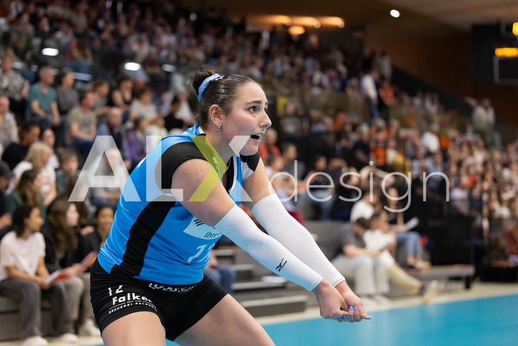 Volleyball I Frauen I Saison 2025-2026 I Volleyball NLA | Women I  Playoffs Finals 1/5 I viteos NUC - VC Kanti Schaffhausen I 06.04.2026 | 12 Isabella Loffreda (CH) (VC Kanti Schaffhausen) – Libera - Realisiert mit Pictrs.com