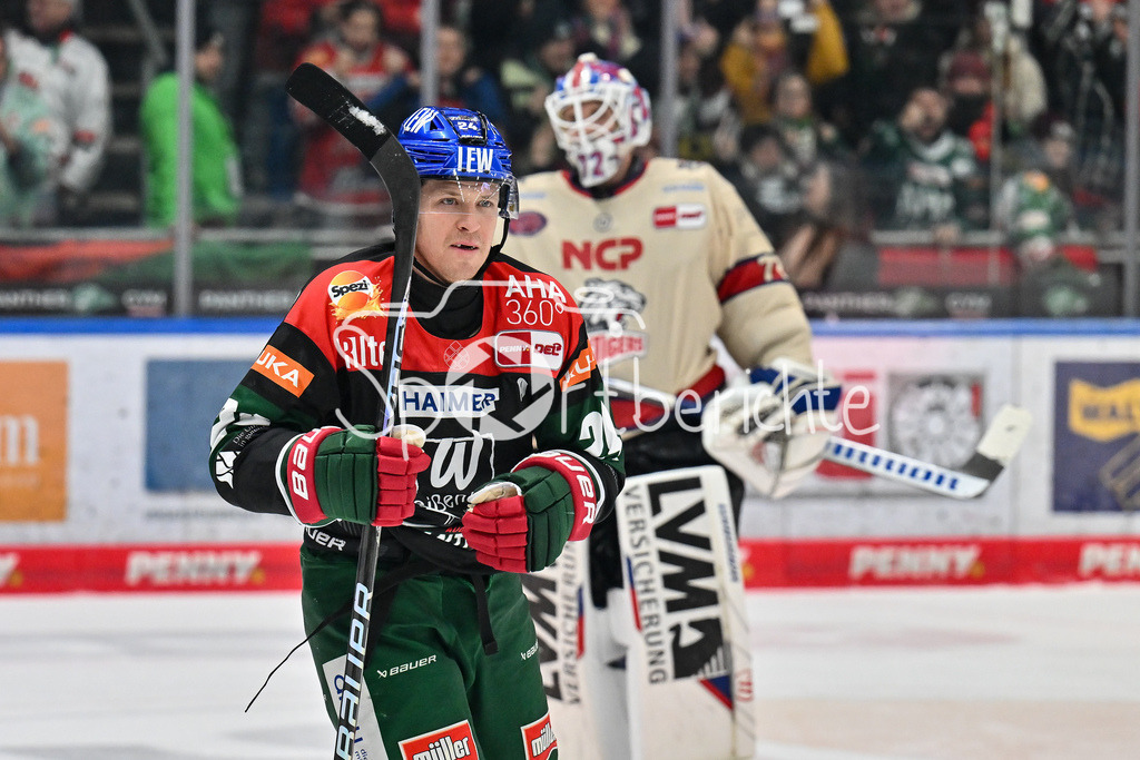 Augsburger Panther - Nürnberg Ice Tigers | jubelt nach seinem verwandeltem Penalty - T. J. TREVELYAN (Augsburger Panther #24) /  Freisteller / Einzelfoto / DEL: Augsburger Panther - Nuernberg Ice Tigers, Curt Frenzel Stadion am 03.01.2025