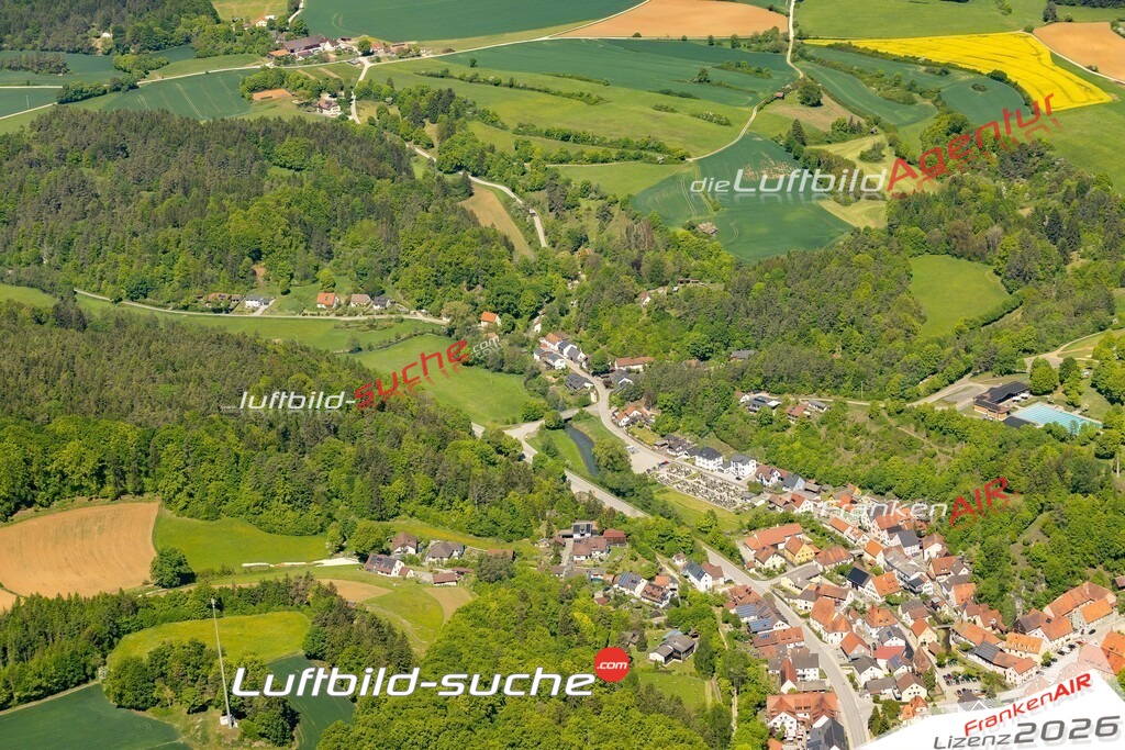 Luftaufnahme der Stadt Kastl - Die Luftaufnahme wurde 2025 vom UL-Flugzeug heraus erstellt ( keine Drohne ) - Hochauflösende Luftaufnahme - für professionelle Ausdrucke geeignet. Die Geschenkidee !Mit Lizenz und Bildrechte bestellbar