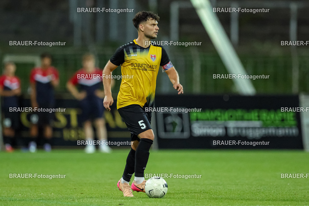 SB_KFCBAU_20250815_5922.JPG -  - KFC Uerdingen - SF Baumberg - Oberliga Niederrhein | Krefeld, Deutschland, 15.08.25: Ole Päffgen (KFC Uerdingen) in Aktion, am Ball, Einzelaktion während des Oberliga Niederrhein Spiels zwischen KFC Uerdingen - SF Baumberg in der Grotenburg Stadion am 15. August 2025 in Krefeld, Deutschland. (Foto von Stefan Brauer/Brauer-Fotoagentur)