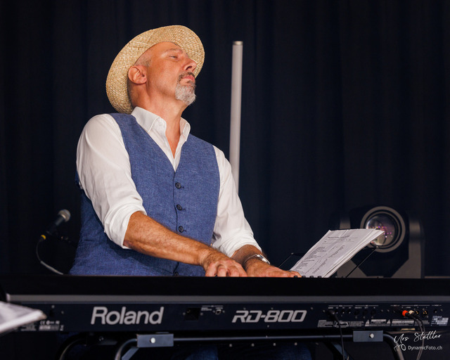 IMG_2022_06_17_0018787 | Professionelle Fotografen für Portrait-, Produkt-, Beauty -, Fashion-, kommerzielle - u. Hochzeitsfotografie sowie für Veranstaltungen. Lokal vor Ort oder in lokalen Studios.