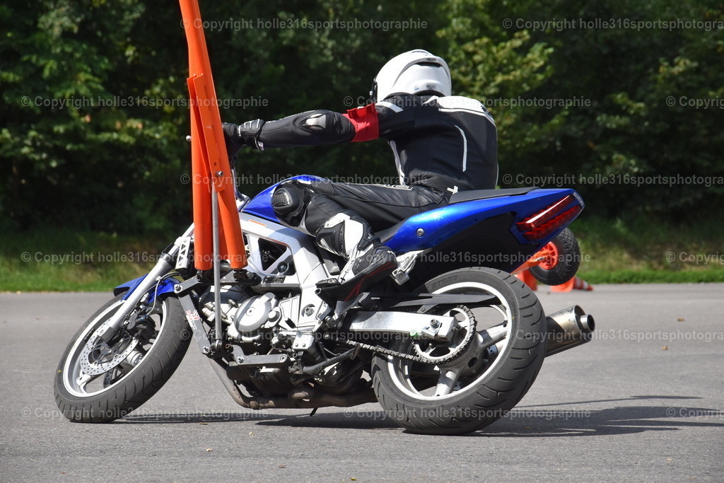 DSC_0758 | Sportfotografie , Motorsport, Motoross, Reitsport, Mointainbike, Enduro,
Landschaft , Outdoor, Eventfotografie, Landschaft, Bilder online bestellen - Realisiert mit Pictrs.com