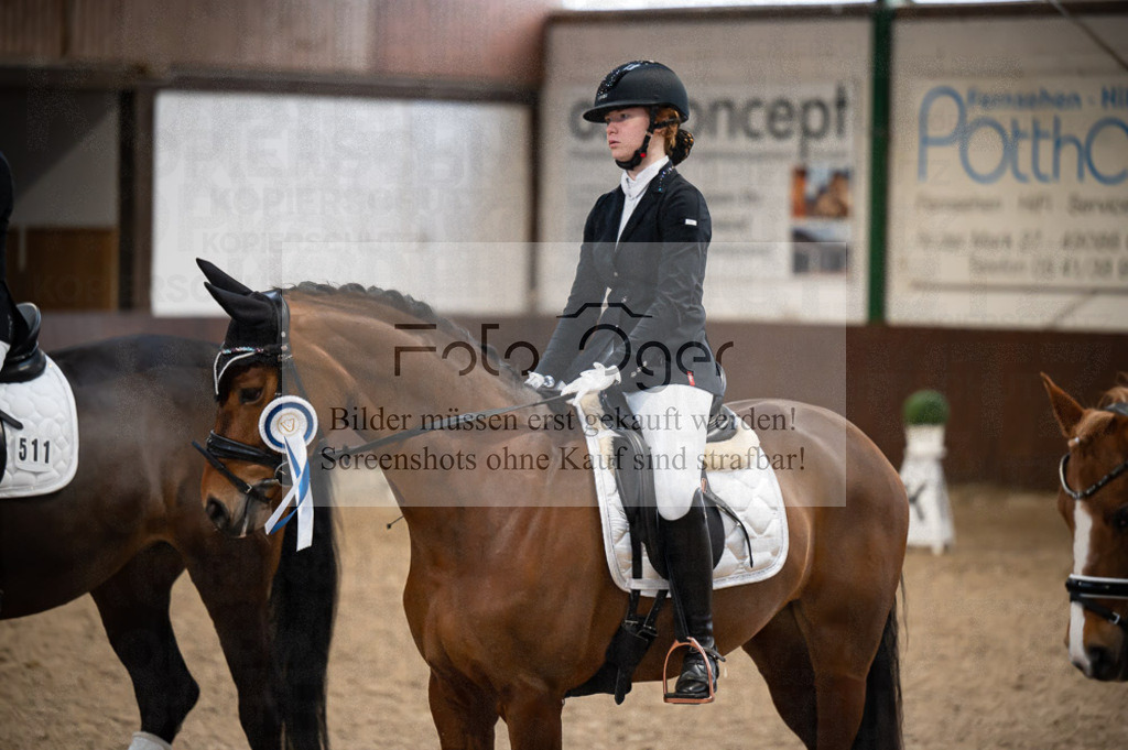 Hallenreittunier Voxtrup 2023 | Entdecke hochwertige Reitturnierfotos von Foto Oger. Professionell, emotional und authentisch – jetzt Lieblingsmomente im Shop bestellen.Deutschlandweite Turnierfotografie. - Realisiert mit Pictrs.com