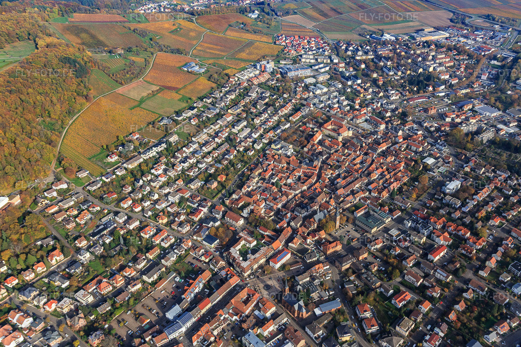 Stadtansicht aus Süden | Luftbild: Stadtansicht aus Süden in Bad Bergzabern im Bundesland Rheinland-Pfalz in Deutschland. Foto: IMG_123777.jpg vom 07.11.2020 durch ©2025 Werner Riehm fly-foto.de/copyright - Realisiert mit Pictrs.com