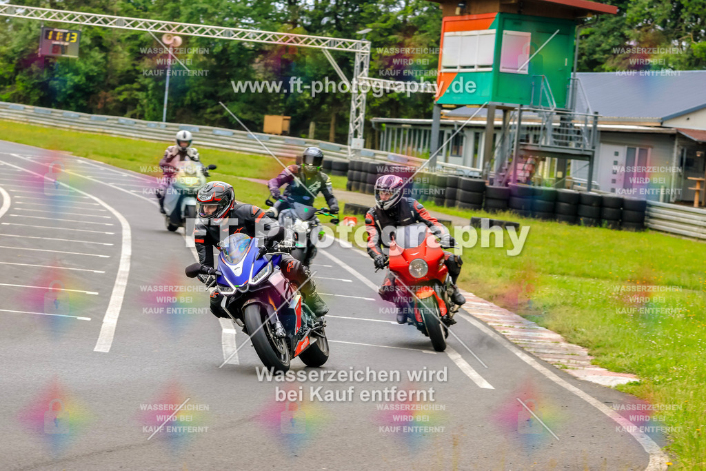 VBK-7826 | Hier findet Ihr Bilder von Touristenfahrten auf der Nürburgring Nordschleife oder von anderen Veranstaltungen die ich besucht habe. Viel Spass beim Durch Schauen 