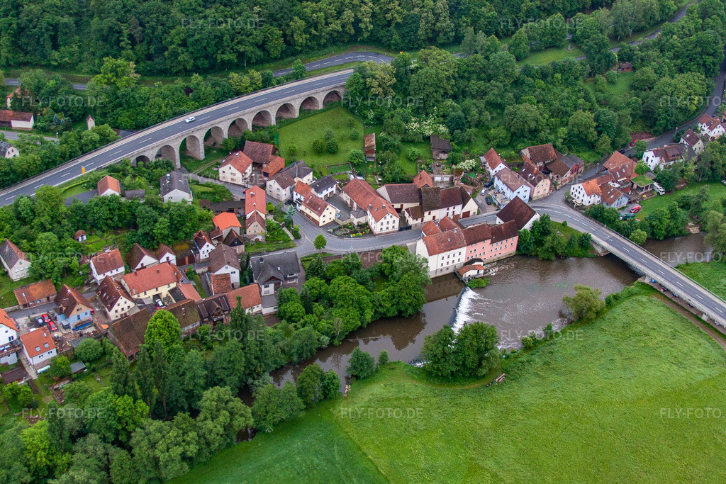 Luftbild: Saalebrücke im Ortsteil Trimberg in Elfershausen im Bundesland Bayern in Deutschland.Foto: IMG_65954.jpg vom 30.05.2014 durch Werner Riehm/FLY-FOTO.deAuflösung des Originals: 4752 x 3168 px