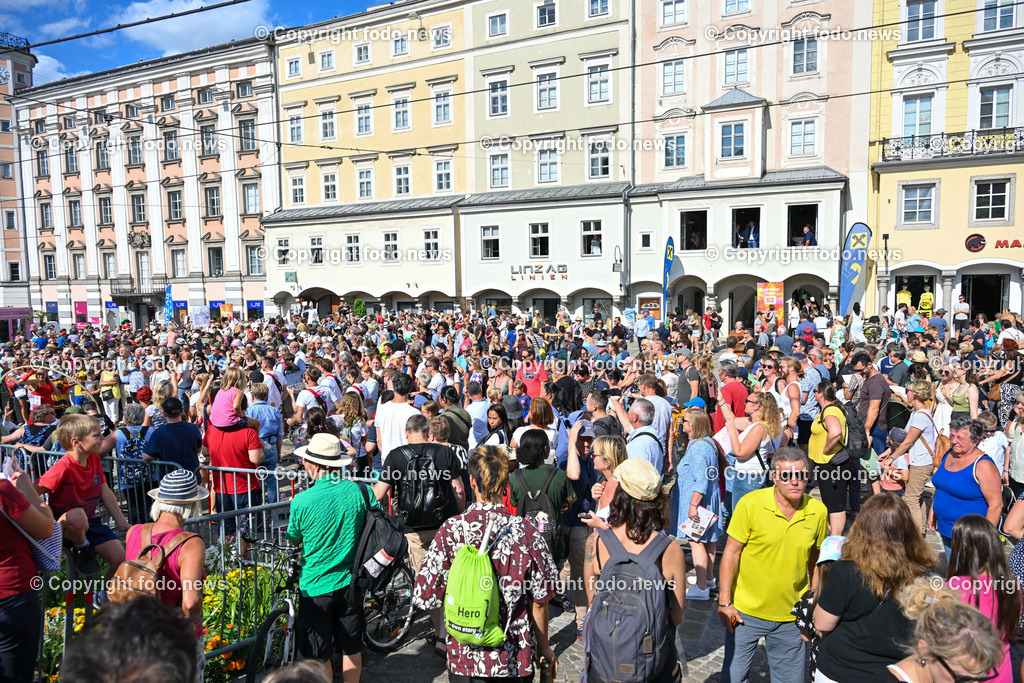 Pflasterspektakel_ 35. Linzer Pflasterspektakel 2023_ 19.07.2023-73 | 19.07.2023, Linz, AUT, 35. Linzer Pflasterspektakel 2023, im Bild Zuschauer, Besucher, Menschen