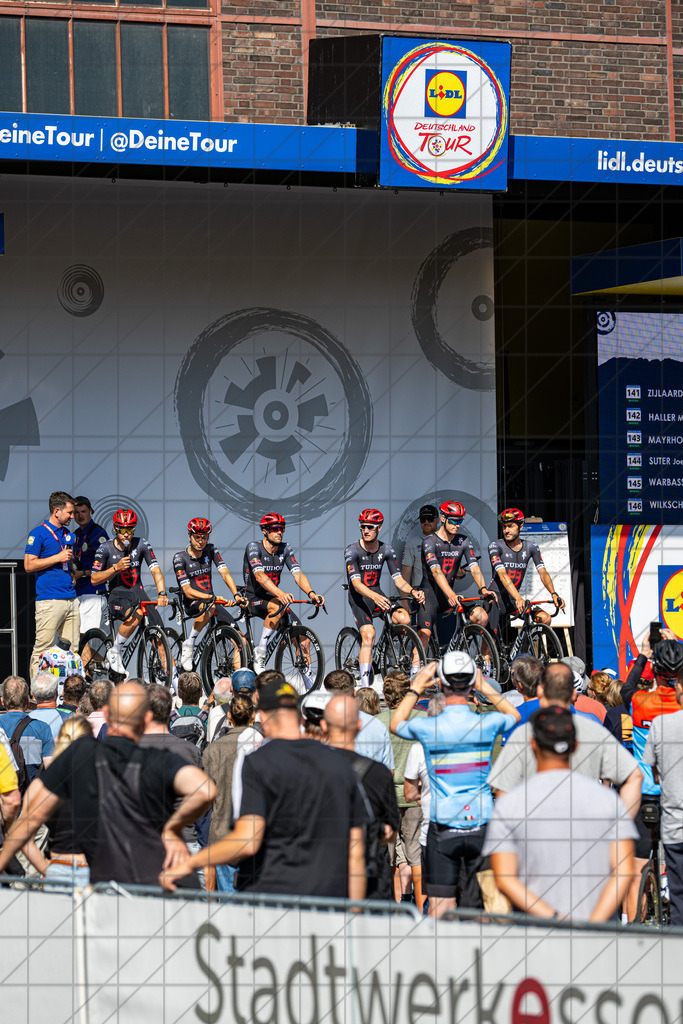 DeutschlandTour 2025 | Etappe 1 - Essen (Start) | Tudor Pro Cycling Team//  21.08.25: DeutschlandTour 2025 | Etappe 1 - Essen (Start) / Essen / Deutschland  //   CREDIT:www.bullenfotos.de, Martin König, Hörner Weg 40, D-49078 Osnabrück, +4917663732967 // Nutzung und Weitergabe nur zu den vereinbarten Zwecken. Presseanfragen an Ersteller. Alle Rechte beim Ersteller. Honorierung nach MFM. - Realisiert mit Pictrs.com