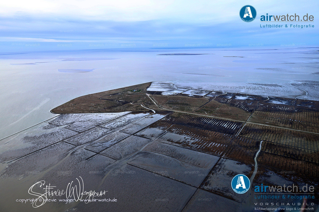"Im Herzen der Hamburger Hallig: Entdeckungen im Vogelschutzgebiet und der Wattwerkstatt" | Nordsee, Hamburger Hallig, Luftbild, Luftaufnahme, aerophoto, Luftbildfotografie, Luftbilder • max. 6240 x 4160 pix 
