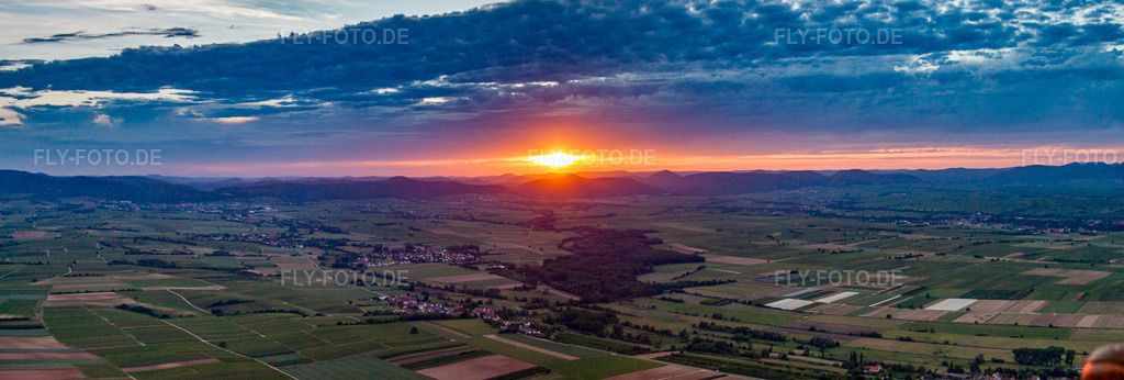 Luftbild: Sunset Haardt in Barbelroth im Bundesland Rheinland-Pfalz in Deutschland. Foto: IMG_58082-Bearbeitet.jpg vom 16.06.2013 durch Werner Riehm/FLY-FOTO.de – Auflösung des Originals: 8406 x 2837 px