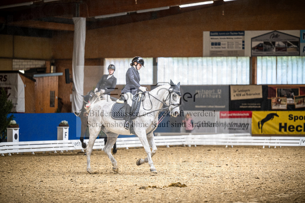 DOS_0719 | Entdecke hochwertige Reitturnierfotos von Foto Oger. Professionell, emotional und authentisch – jetzt Lieblingsmomente im Shop bestellen.Deutschlandweite Turnierfotografie. - Realisiert mit Pictrs.com