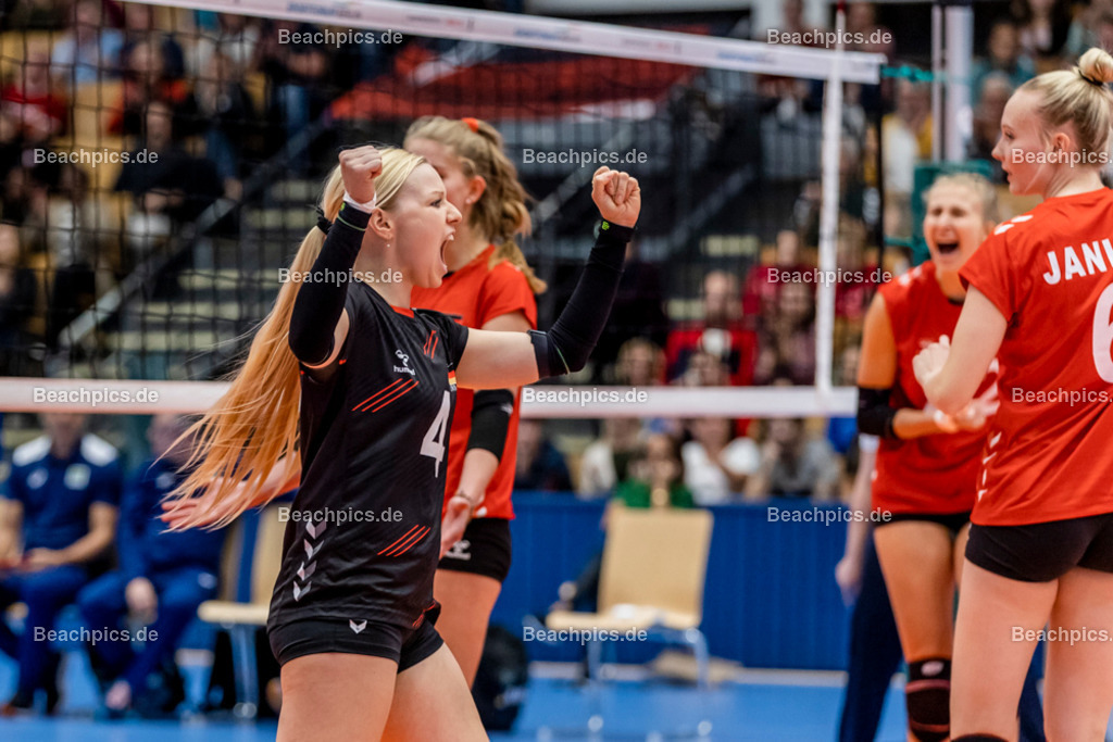 2022-00063359-Testspiel-Deutschland-Brasilien | Jubel Anna POGANY #4 (Libera) GER, 17.09.2022; Berlin Foto: Gerold Rebsch - www.beachpics.de
