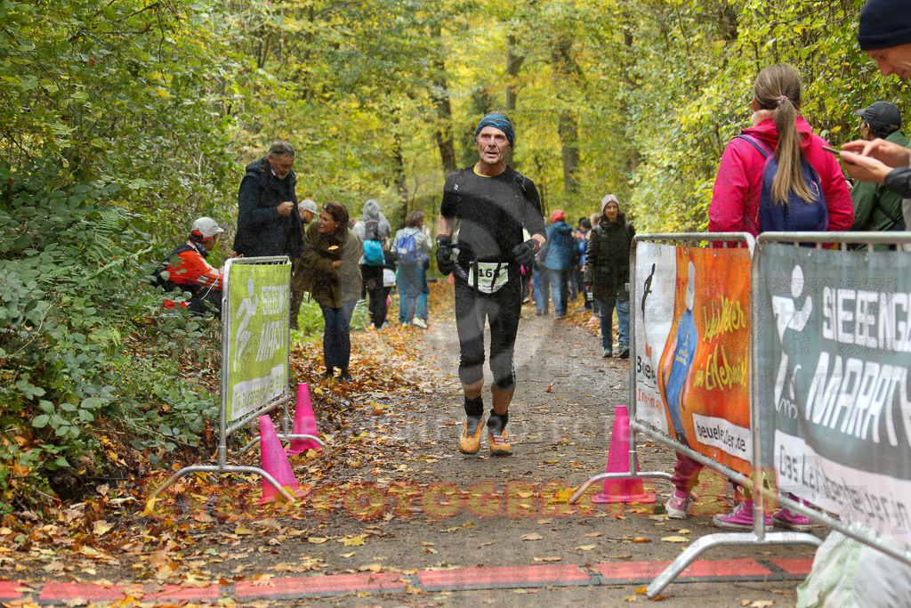 251026_1318_EX1_3139 | Sportfotografie im Rhein-Sieg Kreis, Köln, Bonn, NRW, Rheinland Pfalz, Hessen, etc. Unser Tätigkeitsfeld umfasst den Laufsport vom Volkslauf über den Marathon, Duathlon, Triathon bis zum Ultralauf wie Kölnpfad Ultra oder Schindertrail.