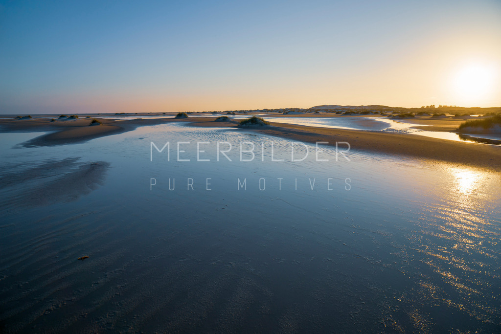 Amrum Kniepsand // Nordsee Bilder | Gestalten Sie Ihr Zuhause mit einzigartigen Bildern von Ostsee u. Nordsee – als Leinwandbild, Acryl, Alu-Dibond oder FineArt Hahnemühle, individuell anpassbar.