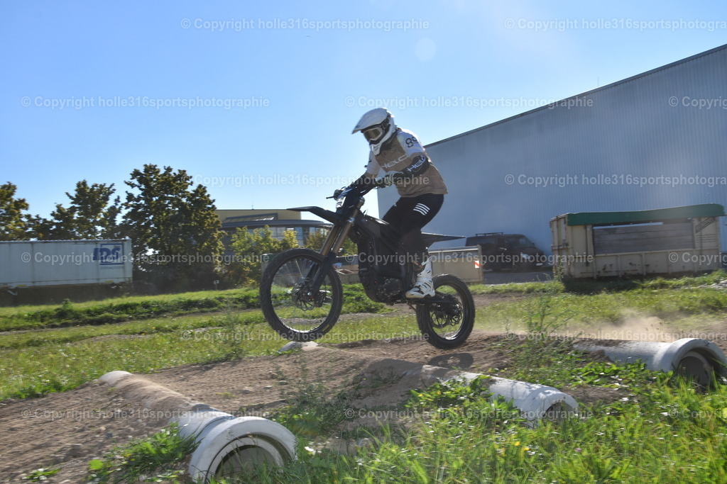 DSC_0009 | Sportfotografie , Motorsport, Motoross, Reitsport, Mointainbike, Enduro,
Landschaft , Outdoor, Eventfotografie, Landschaft, Bilder online bestellen - Realisiert mit Pictrs.com