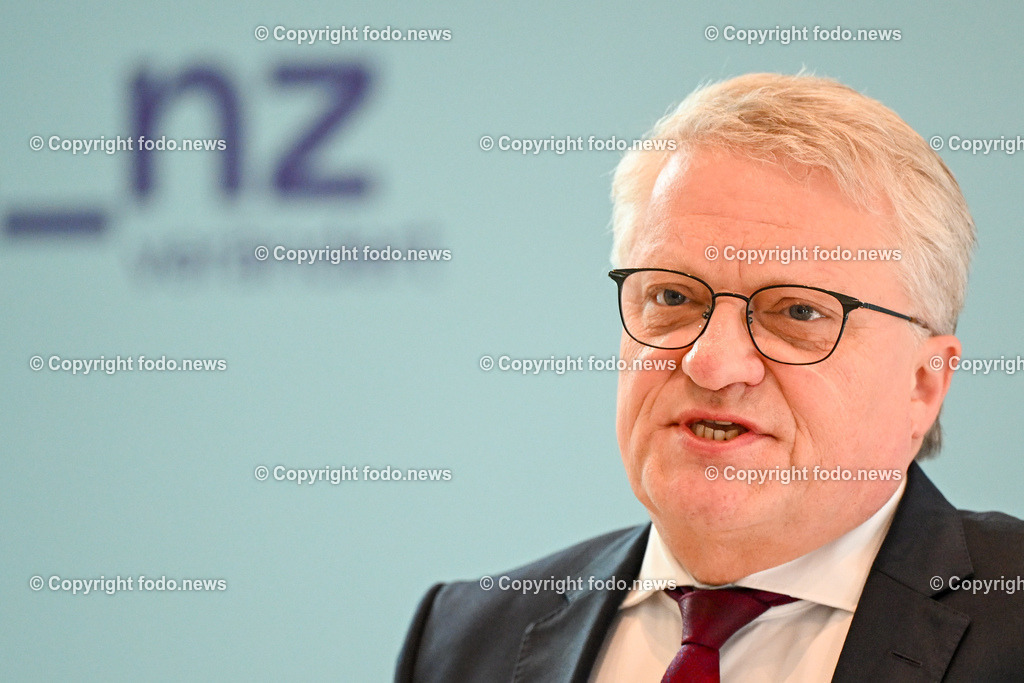 Pressekonferenz LIVA Aufsichtsratssitzung_ 15.04.2024-17 | 15.03.2024, Altes Rathaus Linz, AUT, Pressekonferenz LIVA Aufsichtsratssitzung, im Bild Klaus Luger (SP, Bgm. der Stadt Linz)