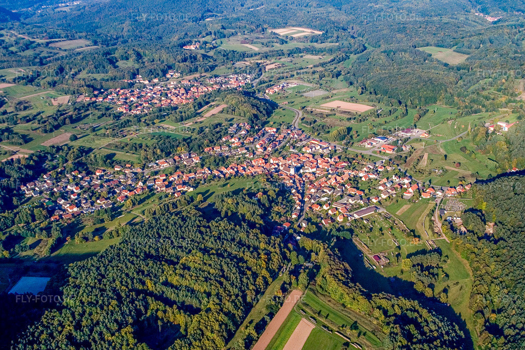 Luftbild: Ortsansicht aus Westen im Ortsteil Gossersweiler in Gossersweiler-Stein im Bundesland Rheinland-Pfalz in Deutschland. Foto: IMG_13662.jpg vom 28.09.2008 durch Werner Riehm/FLY-FOTO.de