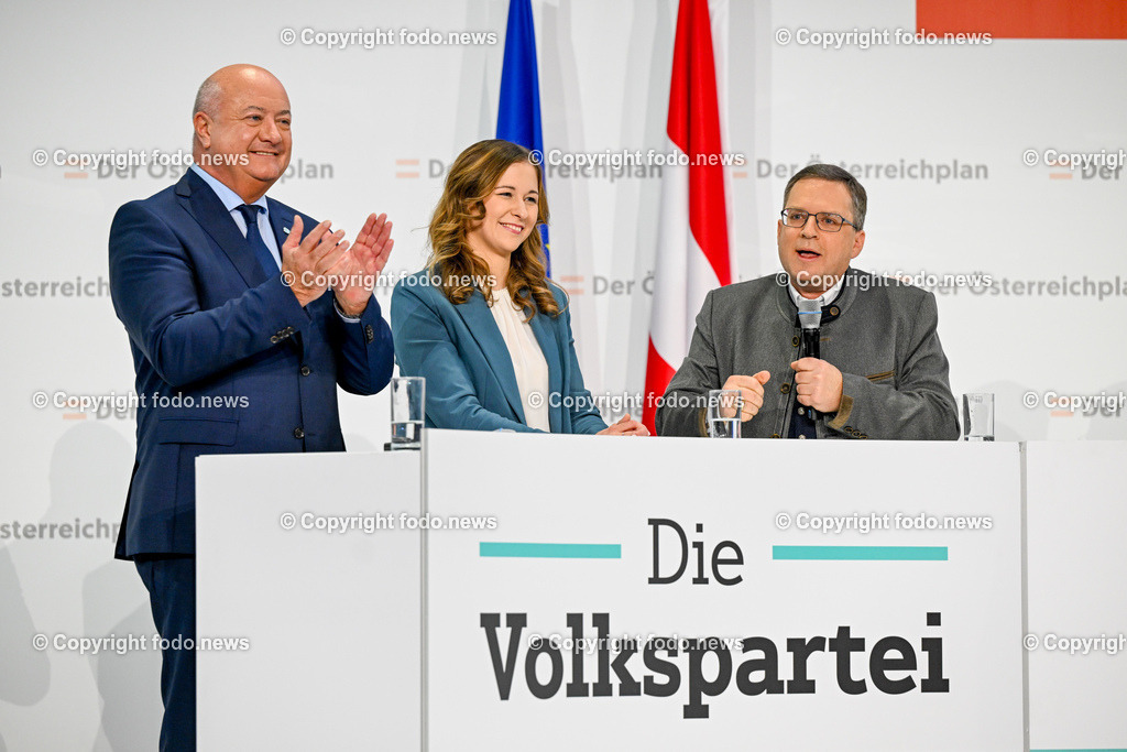 Der Oesterreichplan_ OeVP_ Wels_ 26.01.2024-39 | 26.01.2024, Wels, AUT, ÖVP, Der Österreichplan, im Bild Christian Stocker (VP, Parteisekretaer OeVP), Claudia Plakolm (VP, Staatssekretaerin im Bundeskanzleramt), August Wöginger (VP, Klubobmann OeVP Parlamentsklub) 