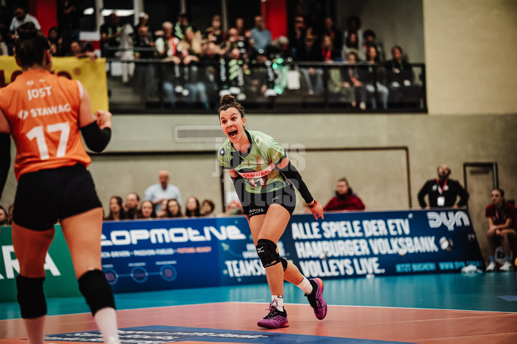 Volleyball | Frauen | Saison 2025/2026 | Volleyball Bundesliga | ETV Hamburger Volksbank Volleys vs. Ladies in Black Aachen | 29.10.2025 | Tsvetelina Ilieva (#11, Ladies in Black Aachen) jubelt
