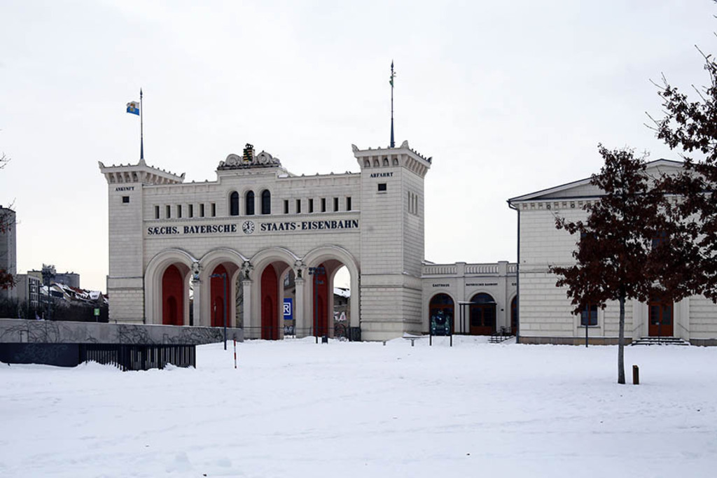 Bildlexikon Leipzig - Bayerischer Bahnhof im Winter | Das Team hinter BILDLEXIKON LEIPZIG bündelt historische wie aktuelle Informationen über die Stadt Leipzig in Text und Bild auf einer Plattform und stellt diese der interessierten Öffentlichkeit zur Verfügung.