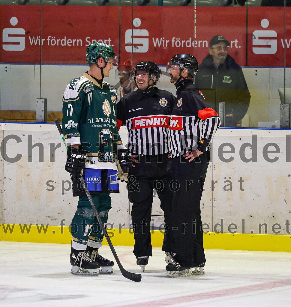 2025-09-12_040_TSV_Erding_gegen_EV_Landshut | Erding, Deutschland, 12.09.2025:Eishockey, Oberliga Süd 2025 / 2026, Testspiel, TSV Erding gegen EV Landshut, Endergebnis: 4:6Elia Ostwald (Erding Gladiators, #17)Foto: Christian Riedel / fotografie-riedel.net