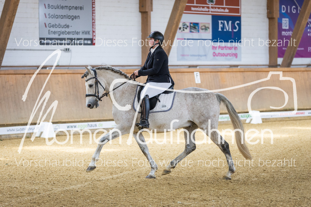 Sth-LPO25-A-Dr-045 | MomenTaufnahmen Pferdesportfotos