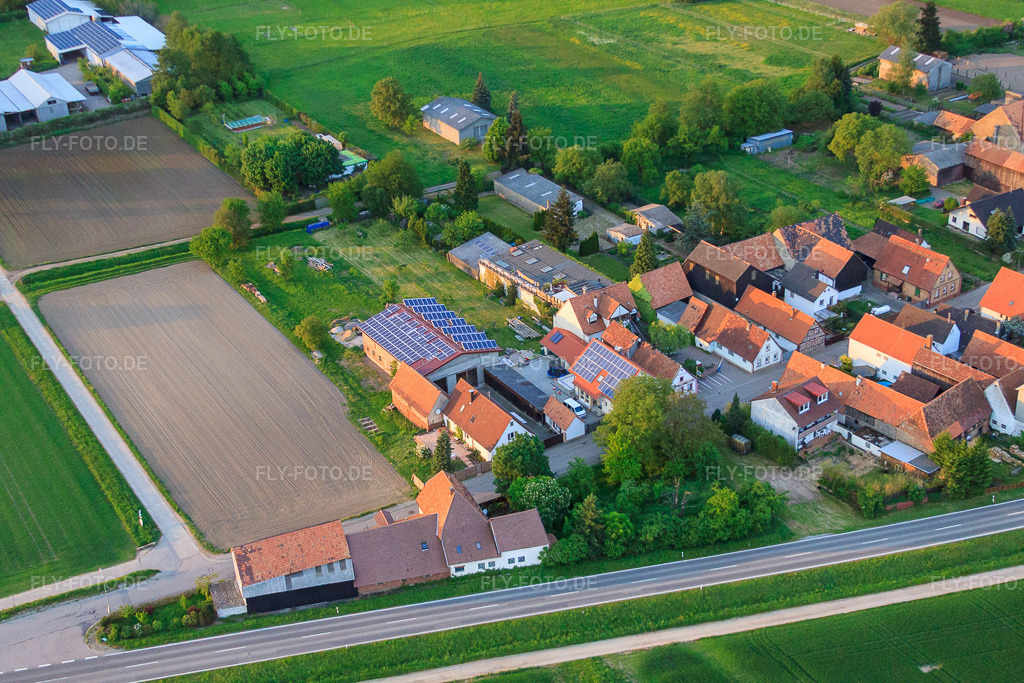 Luftbild: Stoffhalle Kissenzauber in der Brehmstraße im Ortsteil Minderslachen in Kandel im Bundesland Rheinland-Pfalz in Deutschland. Foto: IMG_40627.jpg vom 01.05.2011 durch Werner Riehm/FLY-FOTO.deVisa