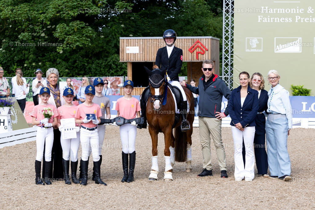 TH_Lisa Marie Westrup_29833 | Al Shiraàa Deutsches Spring- und Dressur-Derby 2025 am 01.06.25 in Hamburg, Thomas Hellmann, Lisa Marie Westrup