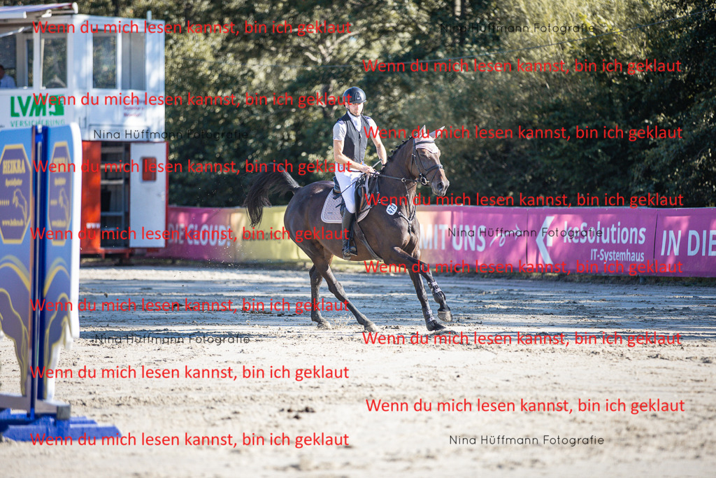 BK1A7483 | Turnierbilder Turnierfotos Nina Hüffmann Turnierfotografie Pferdefotografie Tierzeichnung Haustierzeichnung Pferdezeichnung Hundezeichnung Videograf  - Realisiert mit Pictrs.com