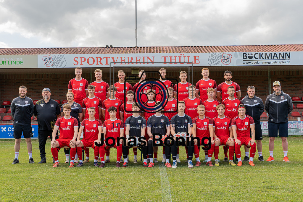 Fußball I Herren I Saison 2026-2027 I Mannschaftsfoto I SV Thüle I - Bezirksliga Weser-Ems 4 I 2494 | jns.sportfotos - Realisiert mit Pictrs.com