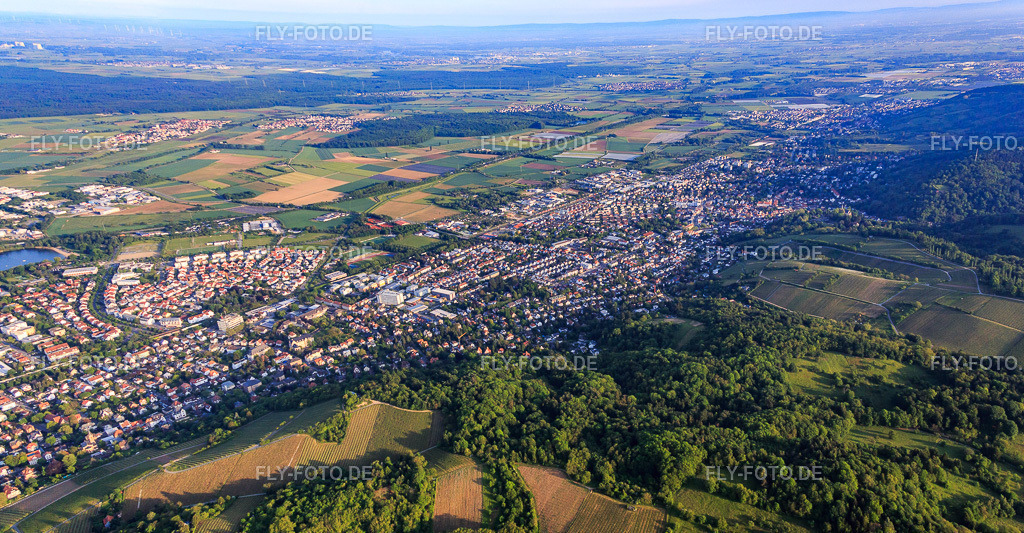 Stadtpanorama aus Osten | Luftbild: Stadtpanorama aus Osten in Bensheim im Bundesland Hessen in Deutschland. Foto: IMG_088686-Pano.jpg vom 20.05.2016 durch Werner Riehm/FLY-FOTO.de - Realisiert mit Pictrs.com