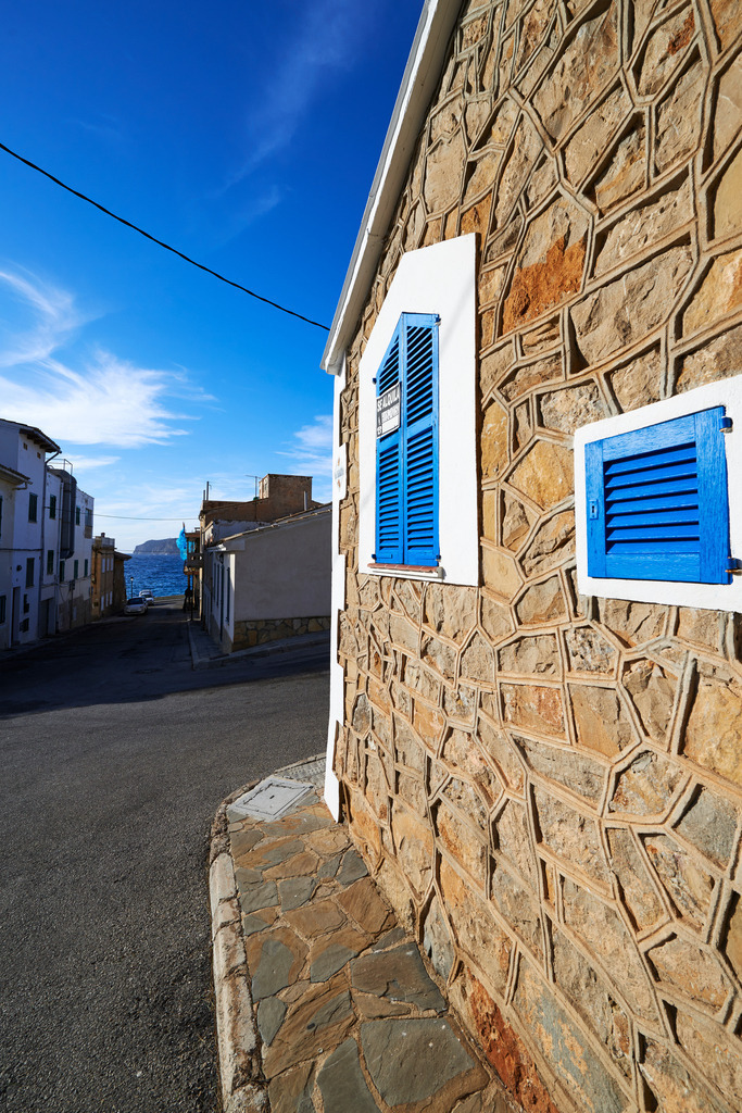 Blaue Fensterladen am Haus | Sant Elm , Spanien - December 28, 2013: Blaue Fensterladen am Haus mit Blick zum Meer. - Realisiert mit Pictrs.com