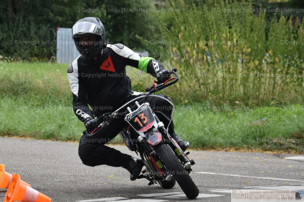 DSC_0400 | Sportfotografie , Motorsport, Motoross, Reitsport, Mointainbike, Enduro,
Landschaft , Outdoor, Eventfotografie, Landschaft, Bilder online bestellen - Realisiert mit Pictrs.com