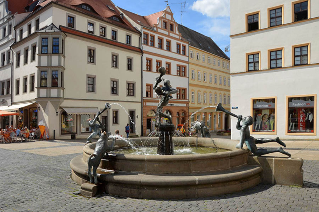 Torgau - Markt mit Marktbrunnen | Entdecke über 20 Kategorien Leipzig-Motive: Foto-Downloads, hochwertige Poster, Leinwand- & Fine-Art-Prints. Jetzt Lieblingsfoto im Bildlexikon Leipzig Shop bestellen!