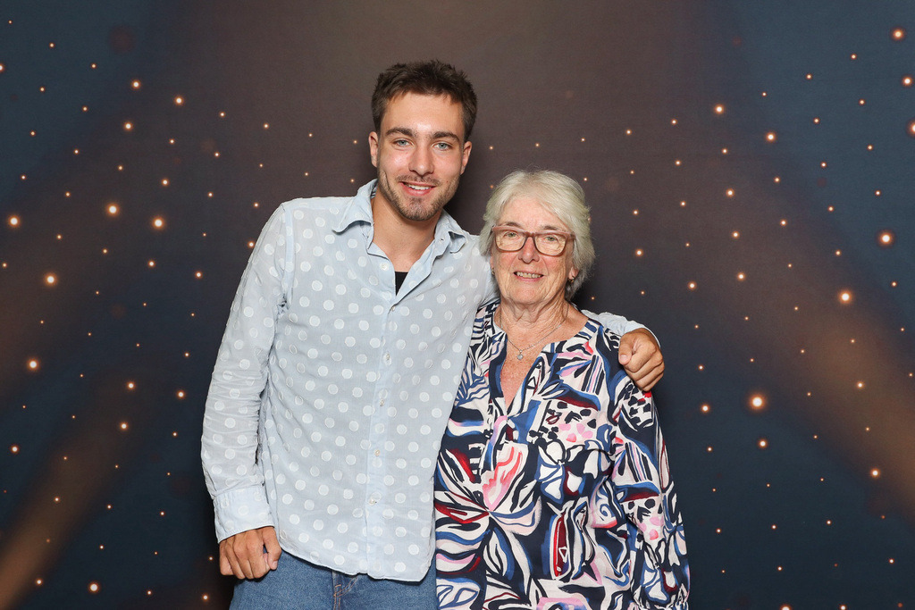 ZD260628112736-11 | Fotoshop von zweidimensional Fotografie. Ihr Fotograf im Aargau. Abzüge von Ihrem Fotobox Event bestellen.Abzüge von Ihrem Hochzeit bestellen.Abzüge von Ihrem Schulfotograf bestellen.