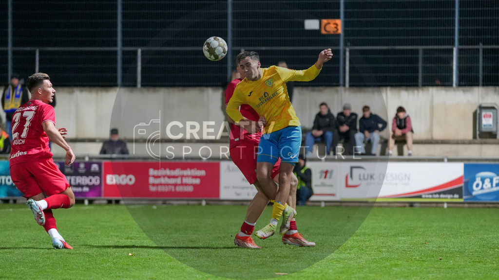 Fußball, Herren, Saison 2025/2026, Regionalliga Nordost, 13. Spieltag, FSV 63 Luckenwalde vs. SV Babelsberg 03, Freitag 24.10.2025, Werner-Seelenbinder-Stadion Luckenwalde, | Fußball, Herren, Saison 2025/2026, Regionalliga Nordost, 13. Spieltag, FSV 63 Luckenwalde vs. SV Babelsberg 03, Freitag 24.10.2025, Werner-Seelenbinder-Stadion Luckenwalde, Im Bild: Simon Gollnack (Luckenwalde) - Realisiert mit Pictrs.com
